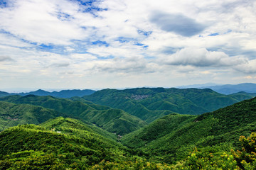 连绵起伏的群山