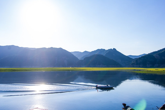 平静的湖面