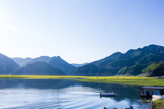 平静的湖面