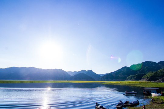 平静的湖面