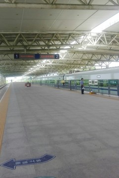 海口东动车站
