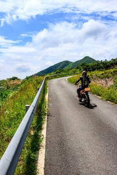 摩托车山路骑行图片 骑行公路