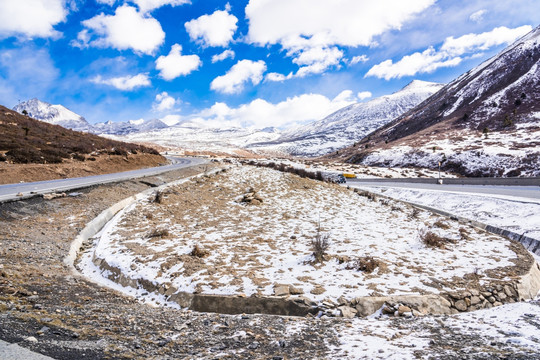 雪后的折多山美景