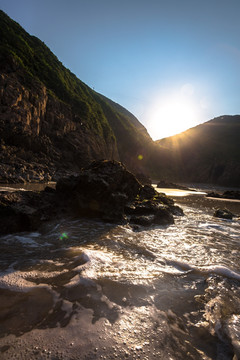 夕阳岩石