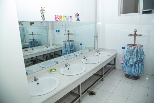 幼儿园 洗手间 卫生间