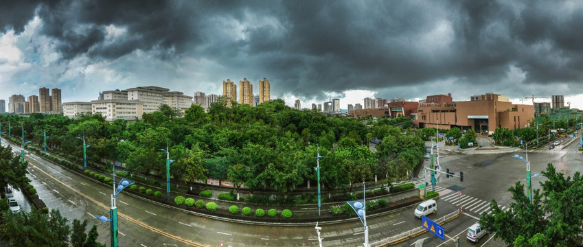 烟雨中的来宾市区