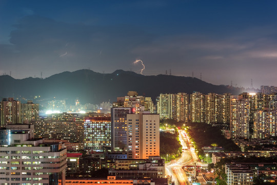 蓝天下繁华城市的夜景