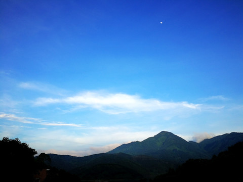 天空 晚霞 山峦