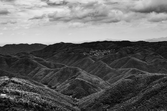 黑白村庄 山村