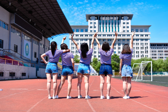 毕业季女大学生