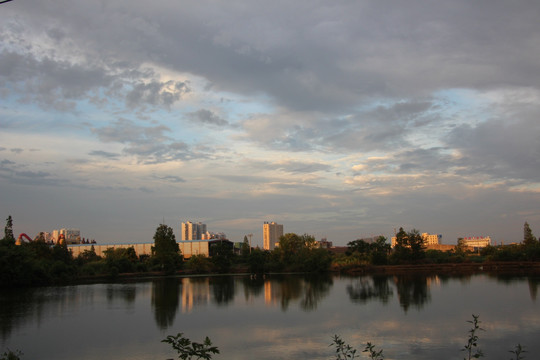 水乡夕阳别样美