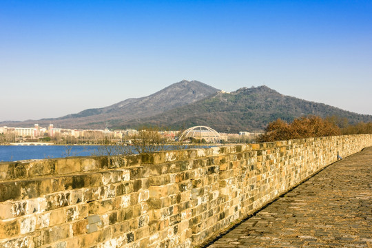 城墙湖水和紫金山