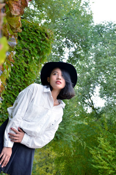 美麗女人在秋色里