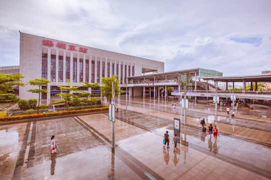 深圳东站雨后