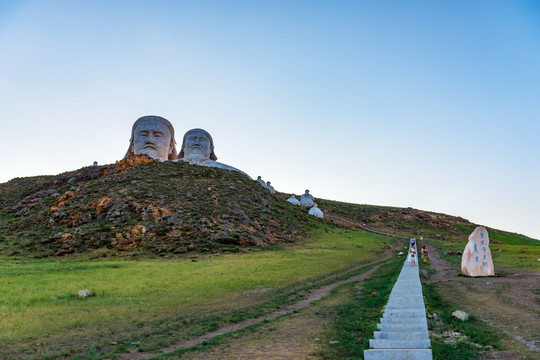 可汗山蒙元帝王雕塑群