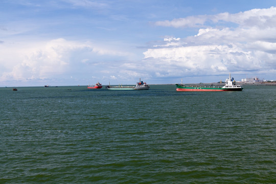 钦州港风光 轮船