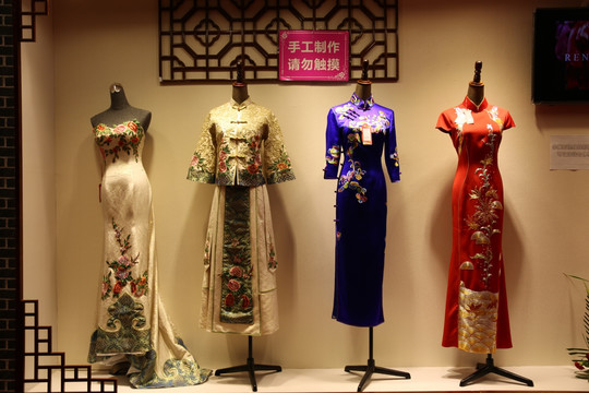 中国风婚礼服饰