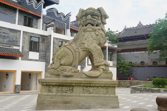 洛带古镇 巨型石狮雕塑