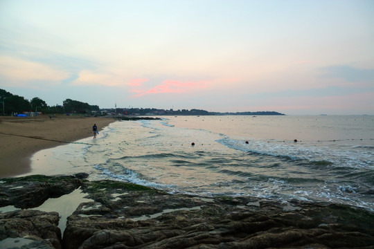 海边日出 海浪 日出时的天空