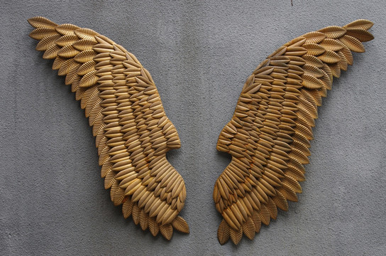 铜艺翅膀