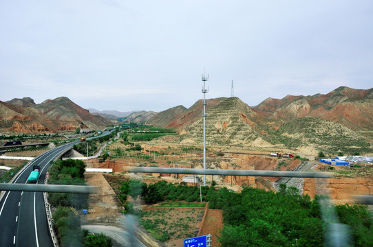 黄土高原高速路