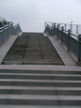 天桥阶梯