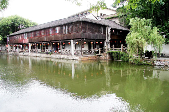 乡村河边酒店