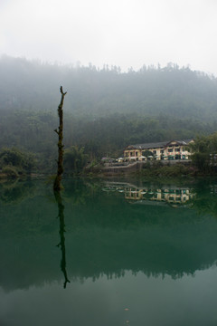 峨眉山湖泊