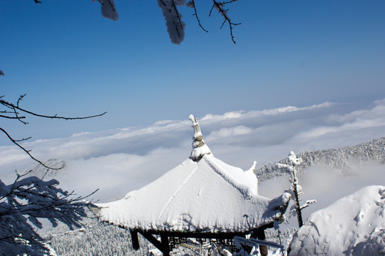 雪中凉亭