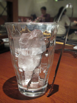 水杯 冰块