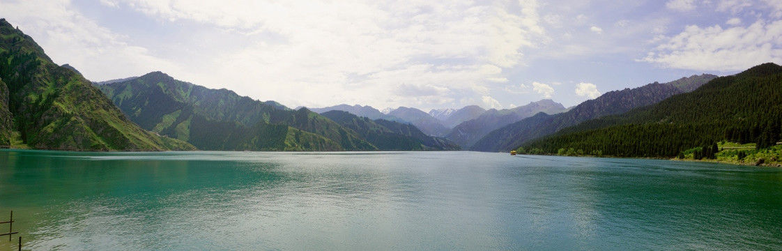 天山天池 山岳湖泊 全景图