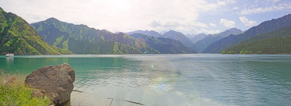 天山天池 山岳湖泊 全景图