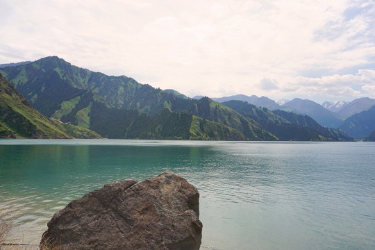 天山天池 山岳湖泊 自然景观