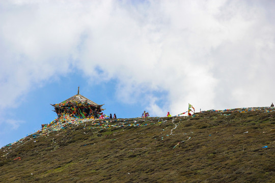 折多山山顶凉亭