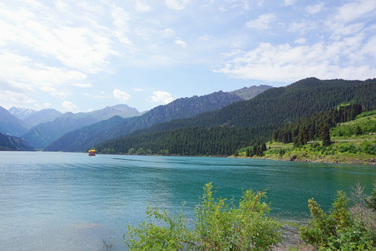 天山天池 山岳湖泊 自然景观