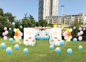 戶外草坪婚禮迎賓合影區(qū)
