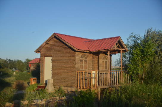 小木屋 红色屋顶