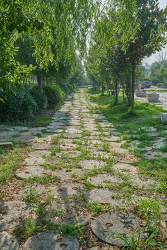 石磨盘路面 石头路路面