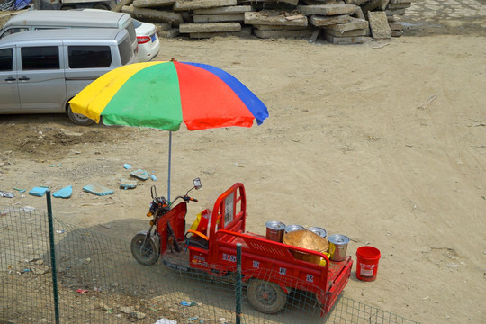 建筑工地 外卖三轮车 流动餐车