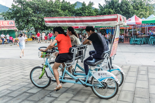 4人自行车 玩具 游乐