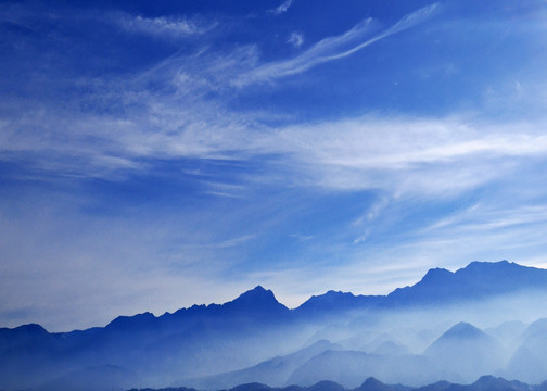 山峦起伏 群山景色 水墨山