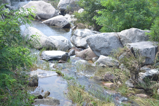 山泉溪流