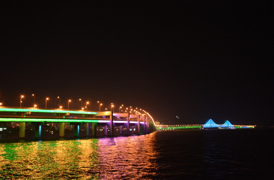 跨海大桥夜景彩色