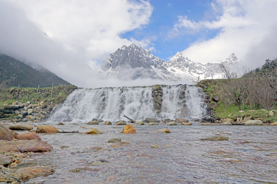 瀑布 湖泊 河流 雪山