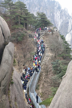 黄山玉屏楼登山游人