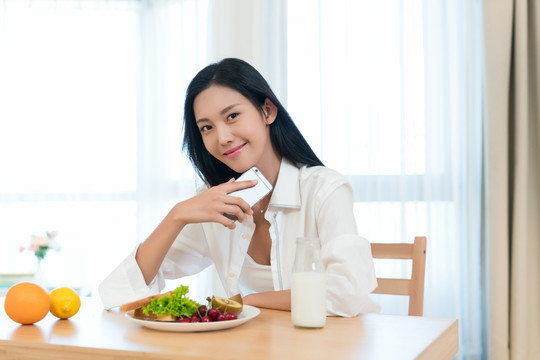 一个年轻女孩的健康生活