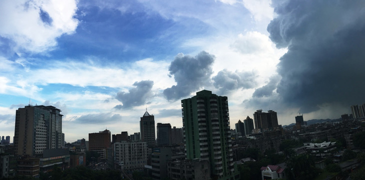 城市与天空