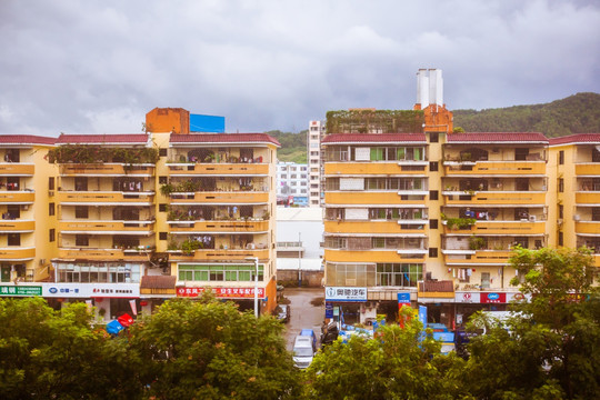 深圳龙岗线荷坳站沿线