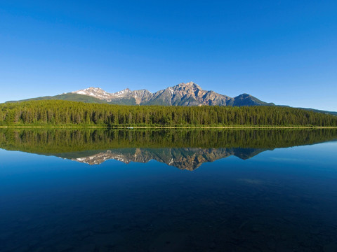 蓝天 湖畔 冰山 风景