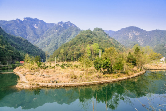 沿河公路景观